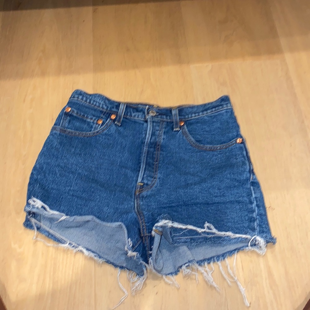 Levi’s ribcage shorts size 28